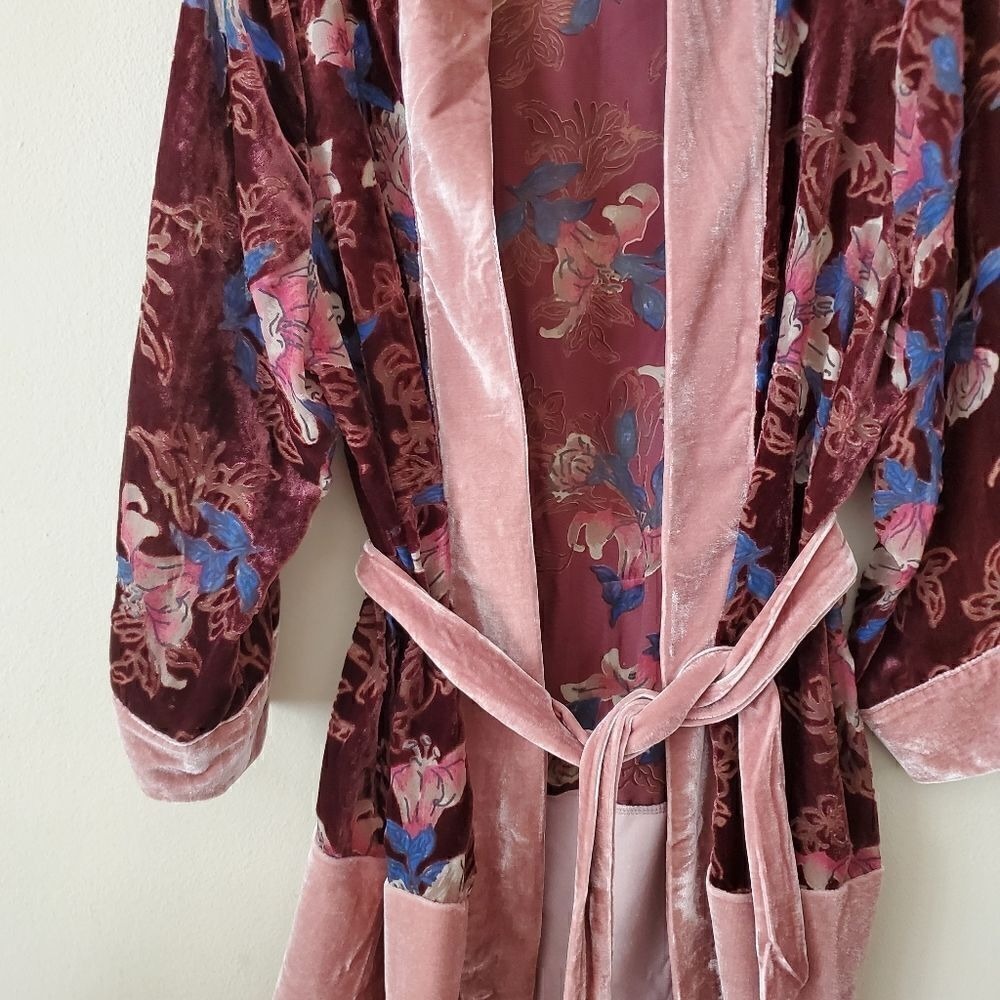 Paparazzi Velvet‎ Floral Burnout Robe Kimono Jacket Pink Burgundy Medium - Picture 3 of 7